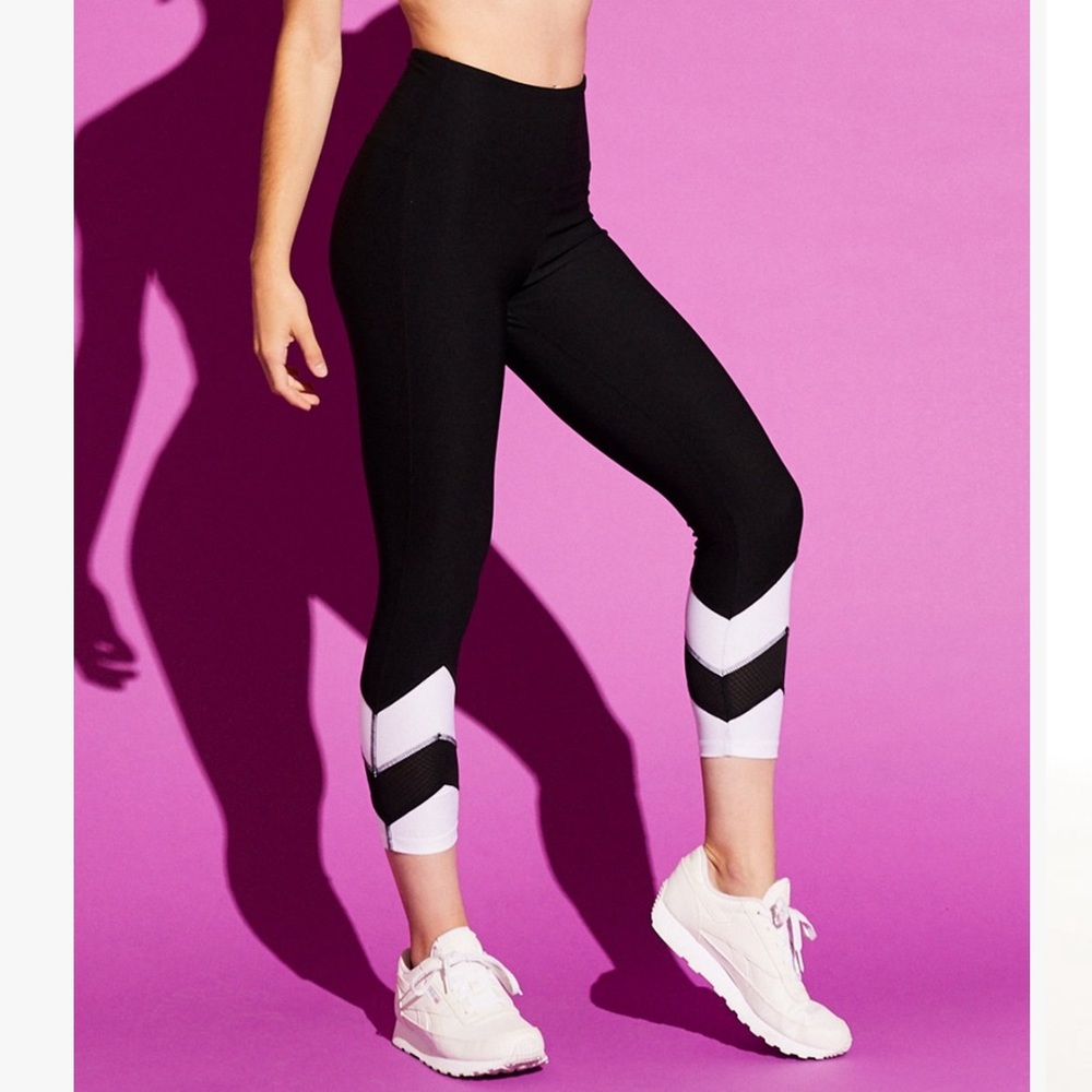 Bally Black and White Chevron High Rise Cropped Leggings